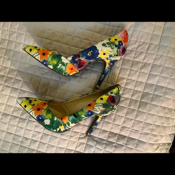 Guess Floral Heels, EUC, size 7 - Picture 3 of 7